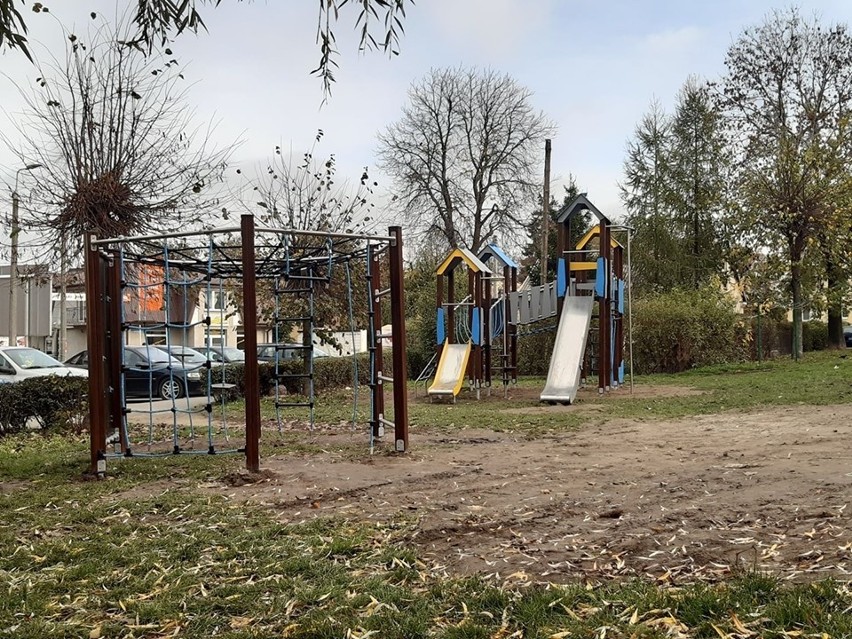 Maków Maz. Nowy plac zabaw już jest. Siłownia plenerowa, urządzenia do street workoutu i przystań kajakowa wkrótce