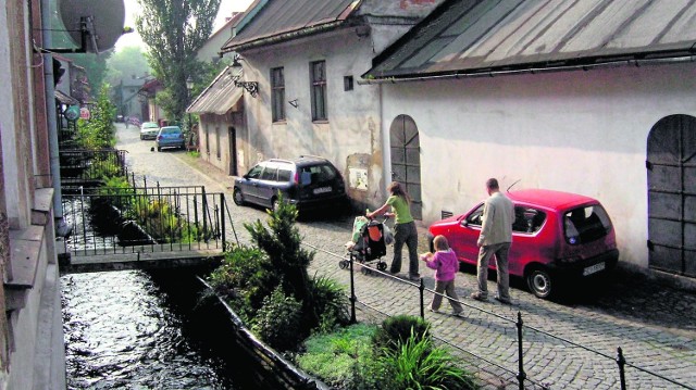 Cieszyńska Wenecja. Kto przynajmniej raz tutaj nie był, ten tak naprawdę nigdy nie odwiedził Cieszyna. Kiedyś to była ulica rzemieślników. W ostatnich dekadach mocno podupadła