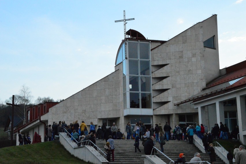 Ulicami Myślenic przeszli uczestnicy Drogi Krzyżowej [ZDJĘCIA]