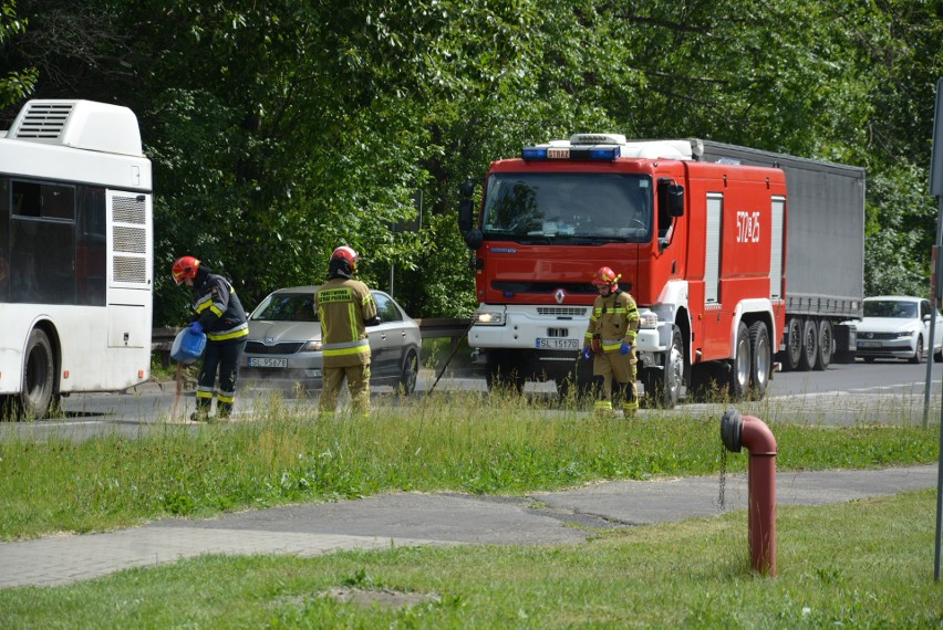 Na miejscu kolizji pojawił się zastęp straży pożarnej, który...