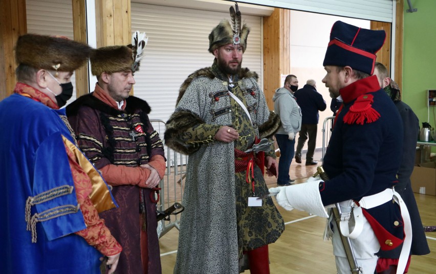 Z powodu pandemii w hali widowiskowo-sportowej na os....