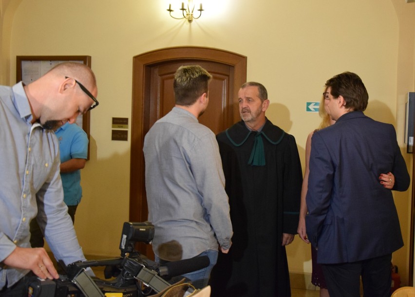 Posiedzenie organizacyjne w sprawie wypadu premier Beaty Szydło za zamkniętymi drzwiami sądu w Oświęcimiu. Znamy termin rozprawy