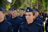 Podlaska policja ma nowych funkcjonariuszy. 10 kobiet i 23 mężczyzn złożyło ślubowanie w Białymstoku