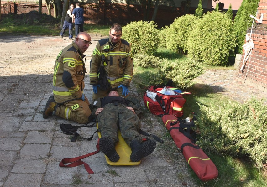 Strażacy udzielili pierwszej pomocy uczniowi, który "stracił...