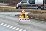 Wypadek w Ochabach: ford wjechał w traktor