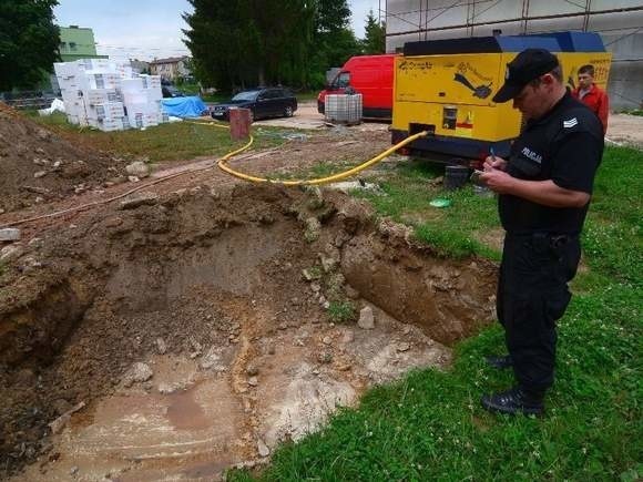 Kości znaleziono w wykopie przy Opatowskim Ośrodku Kultury.