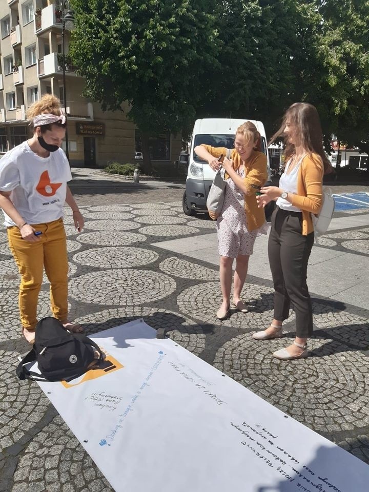 Podziękuj medykom własnoręcznie! Akcja galerii na ulicach Słupska