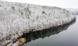 Taki widok możliwy jest tylko zimą. Jezioro Lubowidzkie zachwyca, wyjątkowe miejsca na Pomorzu na wyciągnięcie ręki! [ZDJĘCIA, FILM]
