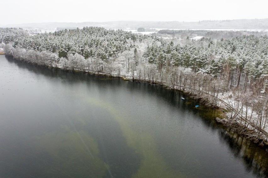 Jezioro Lubowidzkie zimą również zachwyca. Odkrywaj Pomorze...