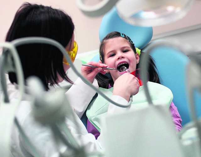 W tarnowskich szkołach nie będzie już można skorzystać z usług stomatologów. Uczniom pozostaje wizyta w ogólnodostępnych gabinetach, które leczą zęby na kontrakt lub prywatnie