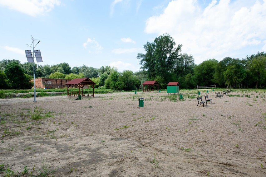 Torunianie doczekali się kolejnej plaży nad Wisłą. Powstała...