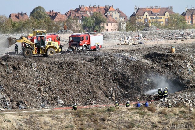 Na miejsce skierowano 6 zastępów straży pożarnej, czyli ponad 30 strażaków.