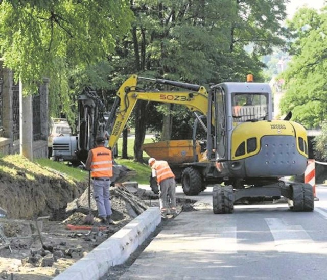 W Wieliczce z dotacji przebudowywana jest m.in. ul. Czarnochowska