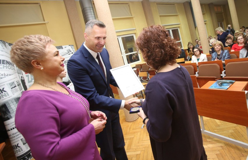 Oto laureaci tytułu „Nauczyciel na medal”. Wręczyliśmy nagrody zwycięzcom plebiscytu DZ [ZDJĘCIA]