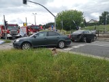 Wypadek dwóch samochodów na ul. Chełmińskiej w Grudziądzu. Jedna osoba trafiła do szpitala [zdjęcia]