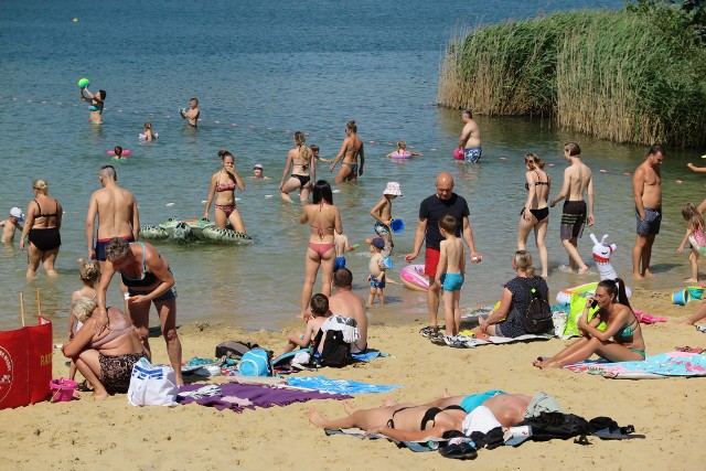 W sobotę (15 lipca) od samego rana na kąpielisku "Bolko" są tłumy ludzi szukających ochłody.