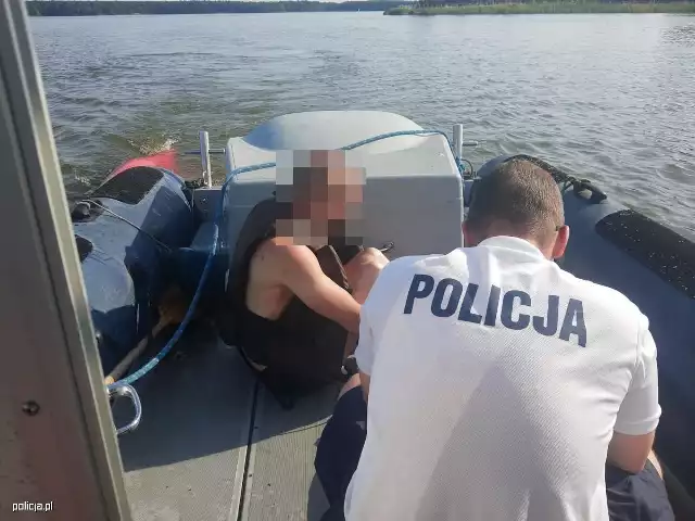 Na szczęście mężczyzna miał na sobie kamizelkę ratunkową