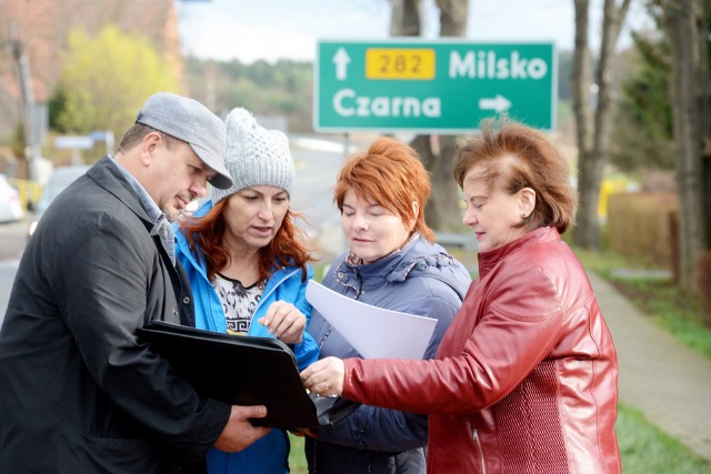 Dariusz Tarnas, Irena Karkosz, Danuta Rosińska i Jolanta Nenycz z komitetu protestacyjnego.