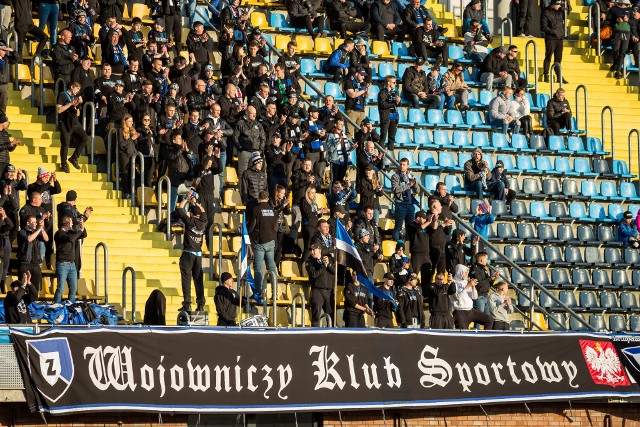 W meczu 21. kolejki II grupy III ligi Zawisza Bydgoszcz przegrał z Kotwicą Kołobrzeg 0:2. Kibice oglądali słaby mecz w wykonaniu niebiesko-czarnych.Aby zobaczyć zdjęcia kibiców oraz z meczu przesuń gestem lub strzałką w prawo>>>