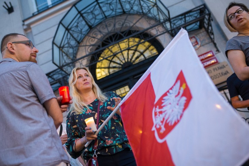 Protest pod sądem w Tarnowie