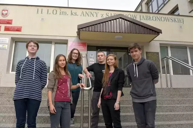 Od lewej: Michał Gerasimiuk, Ewa Bokiniec, Daria Sadowska, Jacek Jakimiuk, Katarzyna Maksymiuk i Jakub Niezabitowski