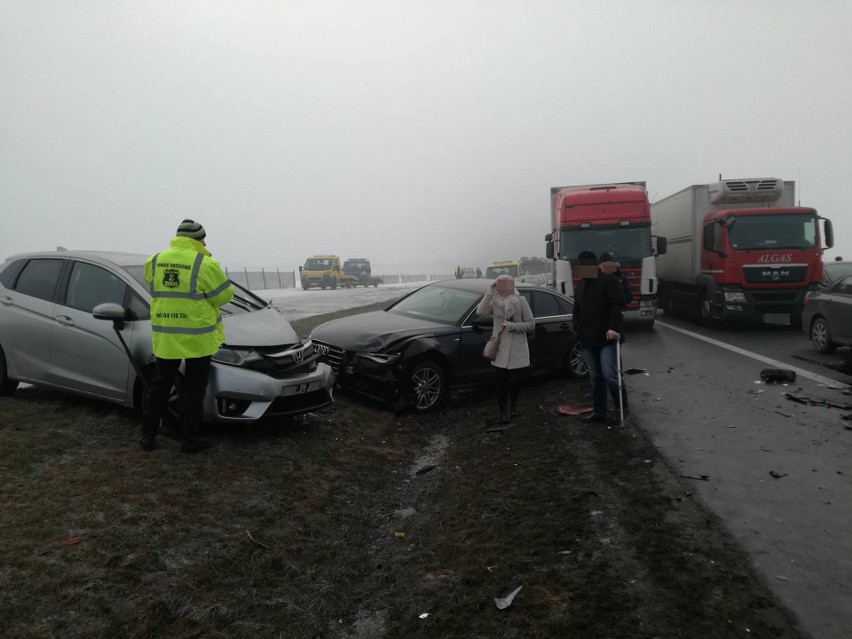 Karambol na A1 koło Piotrkowa Trybunalskiego. Zderzenie...