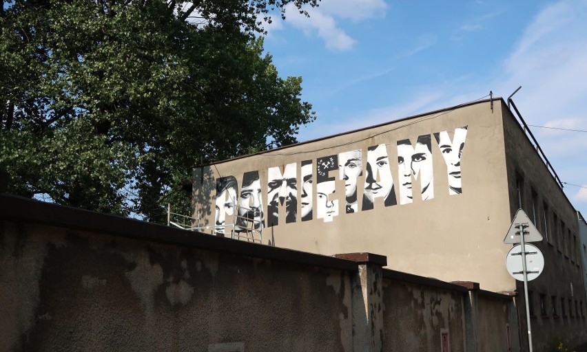 Mural "Pamiętamy", poświęcony pamięci 9. górników zabitych w...