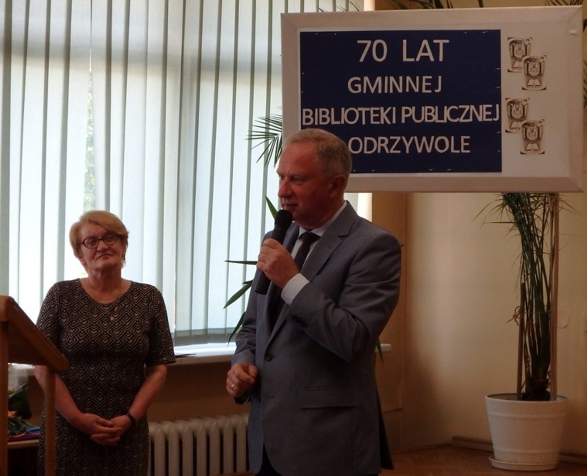 Starosta Marian Niemirski gratulował dyrektor Bogumile...