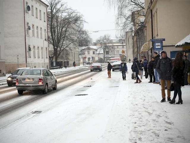 Na ulicach Słupska pojawił się pierwszy tej zimy śnieg.