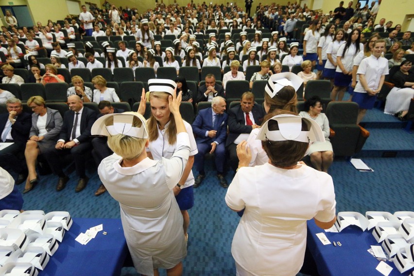 Czepkowanie 2018. Mamy blisko 200 nowych pielęgniarek i położnych