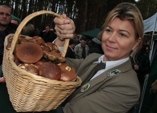 Janina Pięciak ma 46 lat. Od 21 lat pracuje w Nadleśnictwie Skwierzyna. Zajmuje się gospodarką leśną.