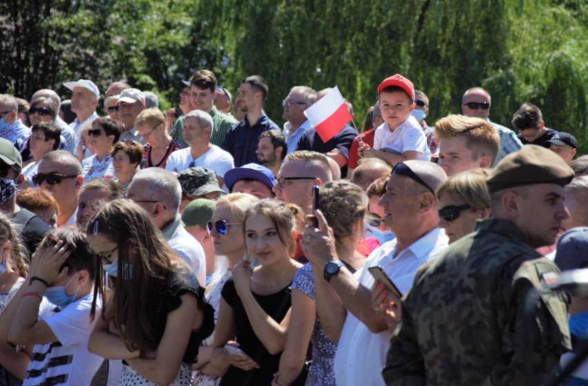 Prezydent Andrzej Duda w Nowej Dębie. Przywitały go tłumy! [ZDJĘCIA, WIDEO] 