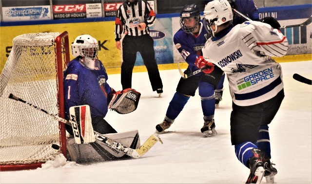 Hokej, OOM. Krystian Sosnowski zdobył dwa gole dla Unii, ale oświęcimianie w meczu otwarcia dopiero po karnych pokonali Naprzód Janów 5:4.