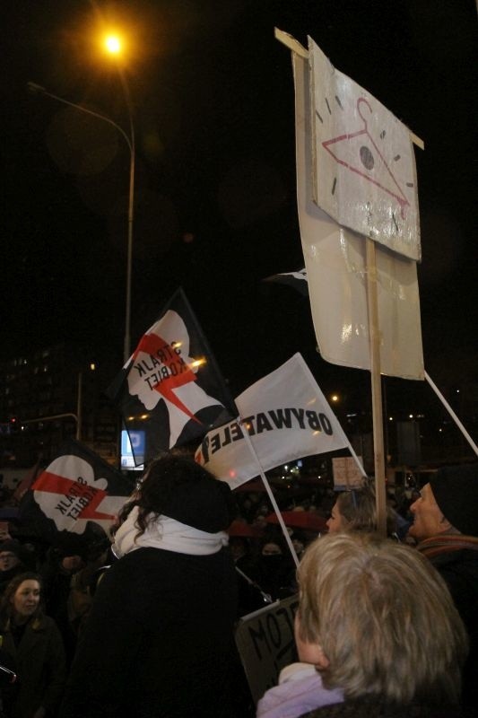 Czarna Środa we Wrocławiu. Protest w Rynku i pod biurami poselskimi 