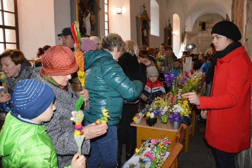 Wielkanocny kiermasz w opactwie cystersów w Wąchocku.