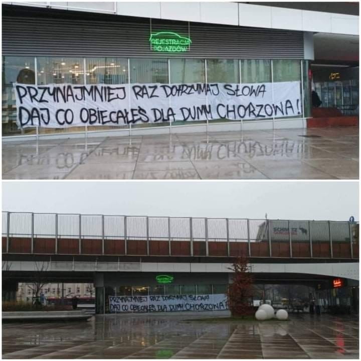 19.11.2021. Transparent na rynku w Chorzowie.