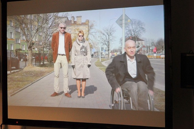 Na stronie centrum pojawił się filmik promujący projekt Rugby więcej niż sport. W pokazowym meczu na wózkach udział zadeklarowali (od lewej): Adam Kurluta, Renata Przygodzka i Tadeusz Arłukowicz.