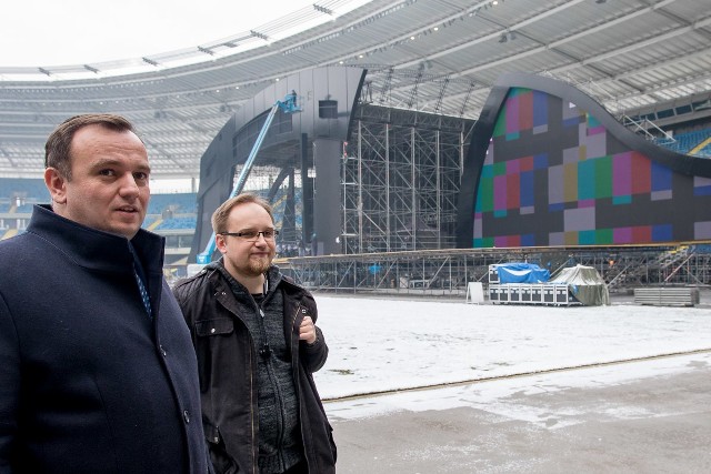 Scena na Sylwestrową Moc Przebojów na Stadionie Śląskim już rośnie. Będzie to największa jak do tej pory konstrukcja, która powstała na noworoczną imprezę przygotowywaną od 4 lat przez UM Katowice, telewizję Polsat.