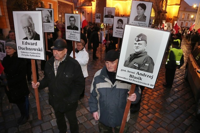 Marsz Milczenia we Wrocławiu. Obchody 6. rocznicy katastrofy smoleńskiej