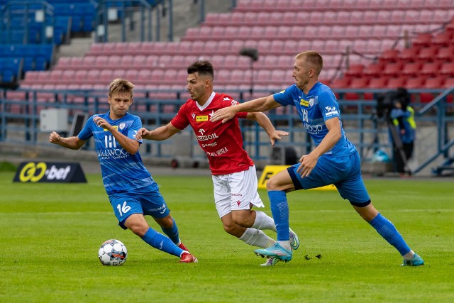 20 sierpnia 2022 roku. Wisła Kraków wygrywa ze Skrą Częstochowa 3:0. To do tej pory ostanie zwycięstwo „Białej Gwiazdy” na swoim stadionie. W piątek krakowianie będą chcieli przerwać tę serię