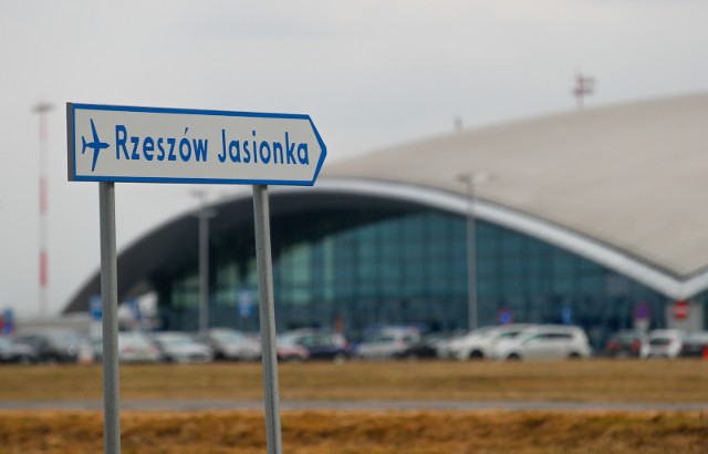 Od 22 listopada do 16 grudnia zostaną tymczasowo przywrócone kontrole graniczne na wewnętrznych granicach strefy Schengen w Polsce. W Podkarpackiem dotyczy to granicy ze Słowacją oraz lotniska w Jasionce. Kontrole będą prowadzone wyrywkowo.