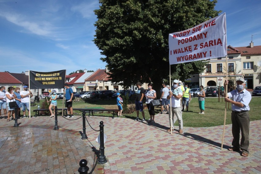 -Stop z tym smrodem! W nocy się budzimy, czuć smród, z rana...