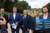 Wiceminister Michał Woś wzywa marszałka województwa śląskiego do ogłoszenia przetargu na budowę mostu na Odrze. "To udręka dla mieszkańców"