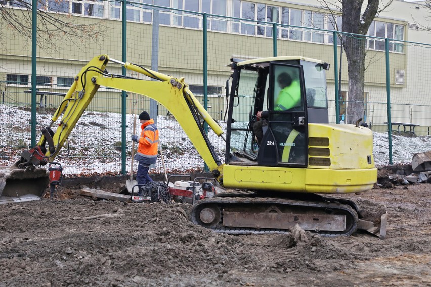 Rozpoczęła się przebudowa boiska "Orlik" w Parku Mickiewicza...