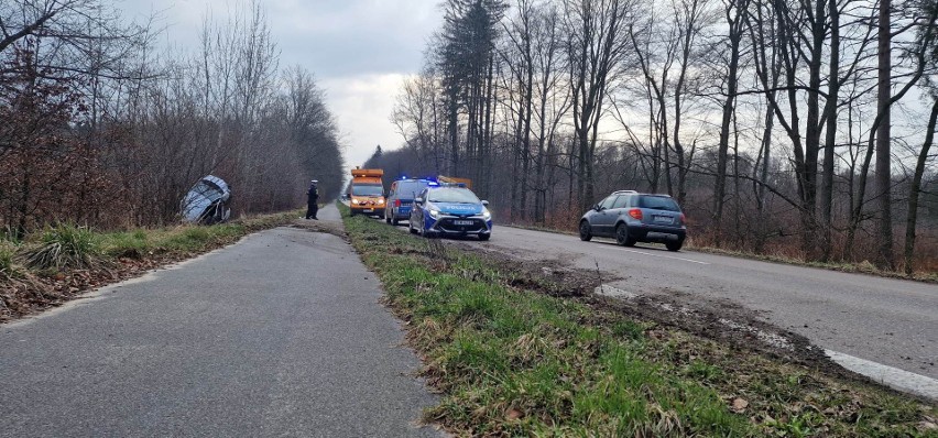 Niebezpieczny wypadek na trasie Koszalin - Mścice [ZDJĘCIA]