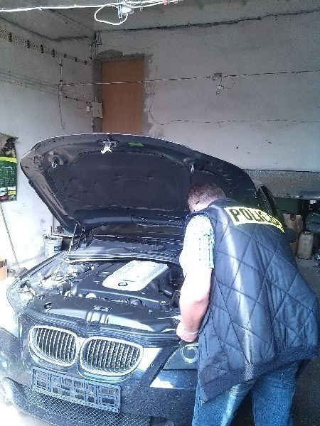 Dziupla samochodowa w Zgierzu. Rodzinny gang złodziei aut