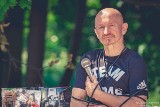 Sukces zagłębiowskiego muzyka na festiwalu w Indiach. Doceniono utwór "Mówiące obrazy" muzyka i wokalisty Grzegorza Majzela 