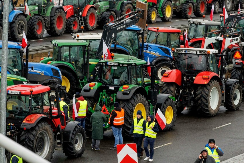 Protesty podlaskich rolników na S8. Blokada potrwa do...