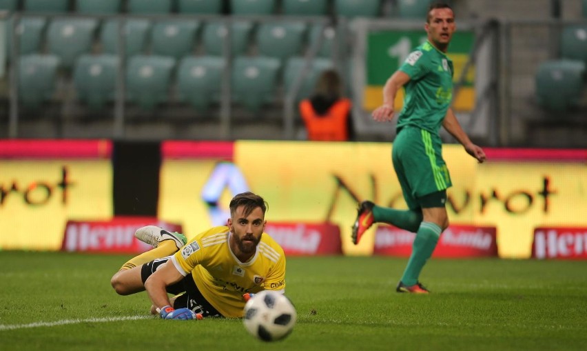 Podczas, gdy Soriano miał do bramki jeszcze dobre 20 metrów,...