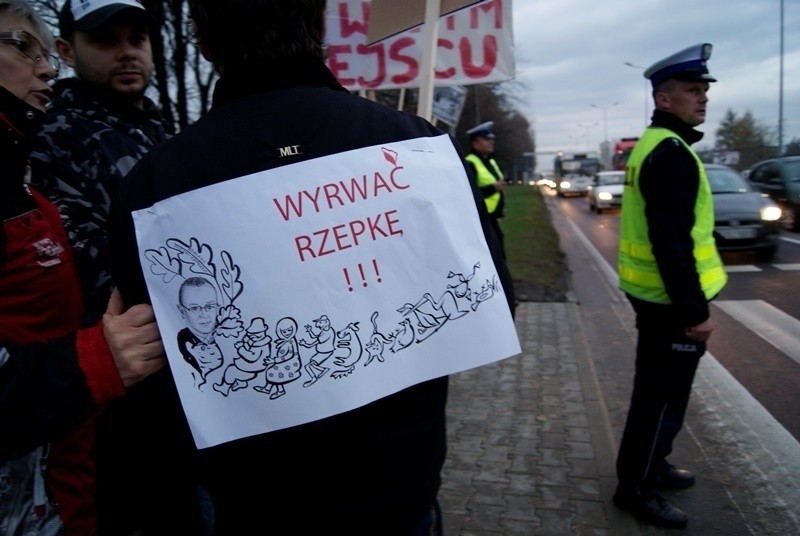 Protest przeciwko planowanej obwodnicy Olkusza.